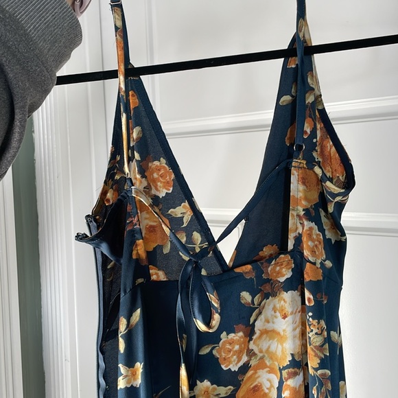 Slim fitting floor length dress. - Picture 4 of 4